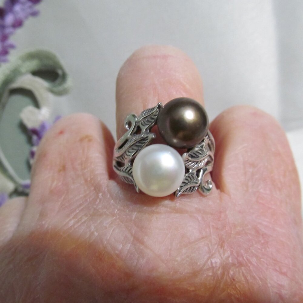 CFJ Sterling Silver and Pearl Ring ~ White & Brown Pearl ~ w Leaf Detail Size 10